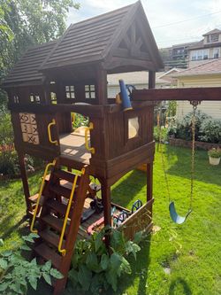 Outdoor play Swing set house