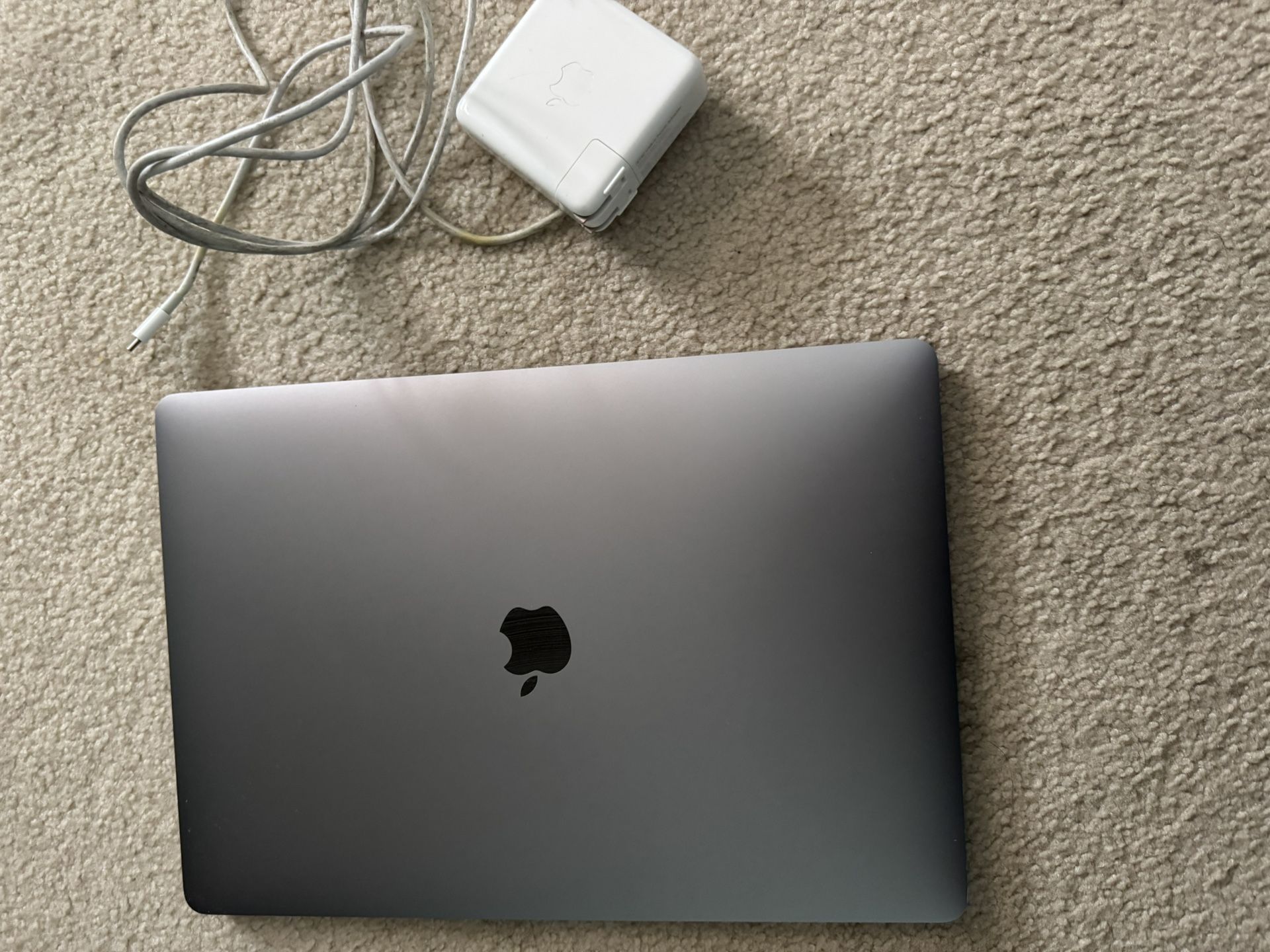 MacBook Pro 2019 15 Inches 8 Core Intel i9