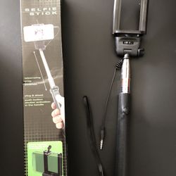 BRAND NEW IN BOX Wireless Gear Selfie Stick, Black, - $10 (Harahan)