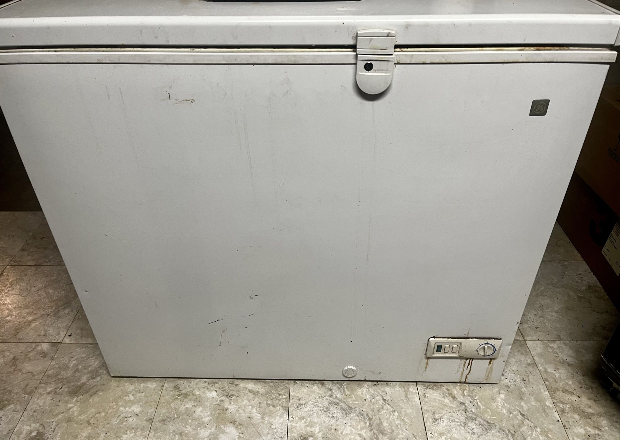 Chest Freezer: White GE 7.0 cubic feet Compact Chest Freezer