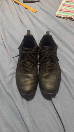 Men’s golf shoes