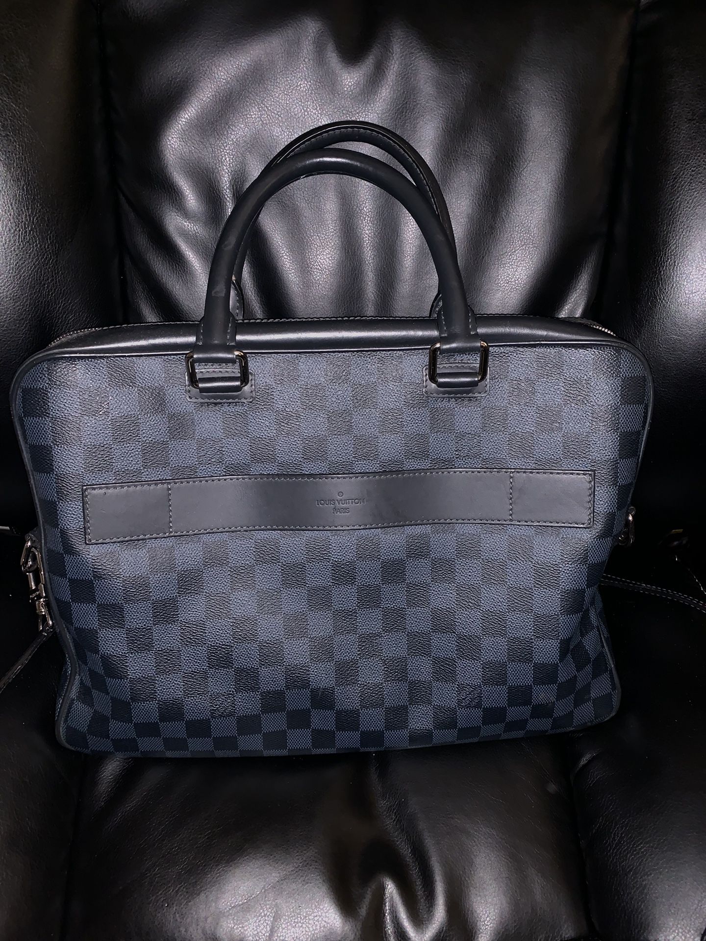 Authentic Men's Louis Vuitton bag for Sale in Rancho Cucamonga