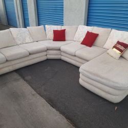 Comfortable Huge Sectional Couch 🛋 Very Nice 🛋 