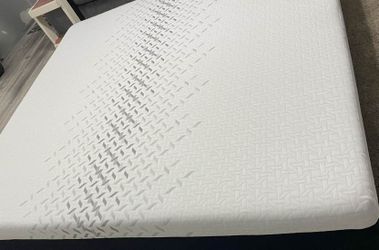 Nectar Premier Memory Foam Queen Mattress - $375 (Retail: $1,499)
