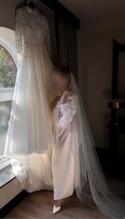 Gorgeous Wedding Dress With Trunk