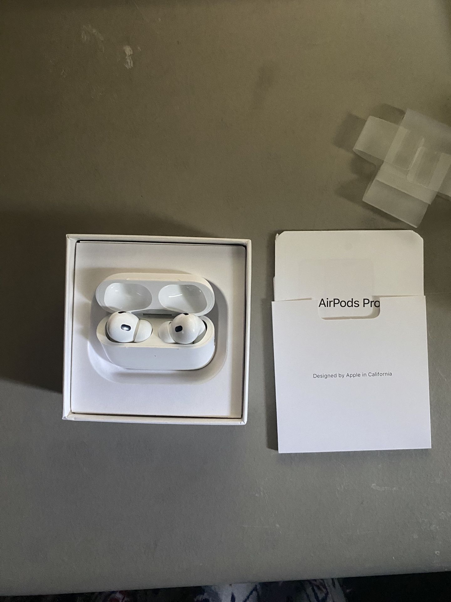 Wireless Earbuds Everything In The Pic Is Include 