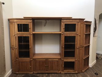 Entertainment center