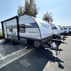 RV Trailer 23’ (Walk-Around Queen)