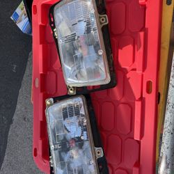 85-92 VW VOLKSWAGEN JETTA Headlights Left, And Right Passenger And Driver Oem