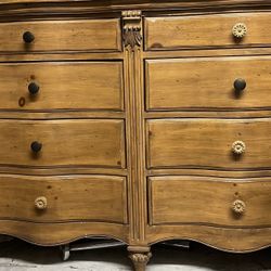 Solid Wood Dresser With Mirror 