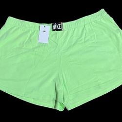 NIKE Women NWT Shorts Ghost Green  - 2XL