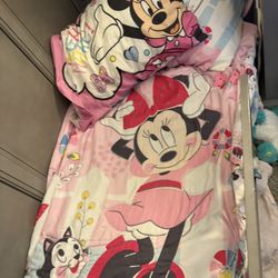 Minnie Mouse Toddler Bed Comforter Set