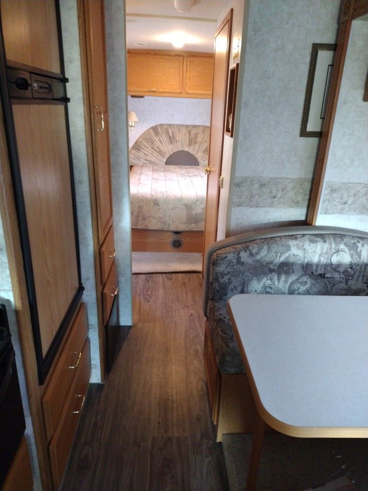 WINNEBAGO SIGHTSEERS 2004