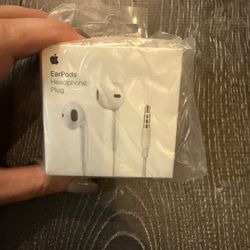 New In Box Apple EarPods With Headphone Plug