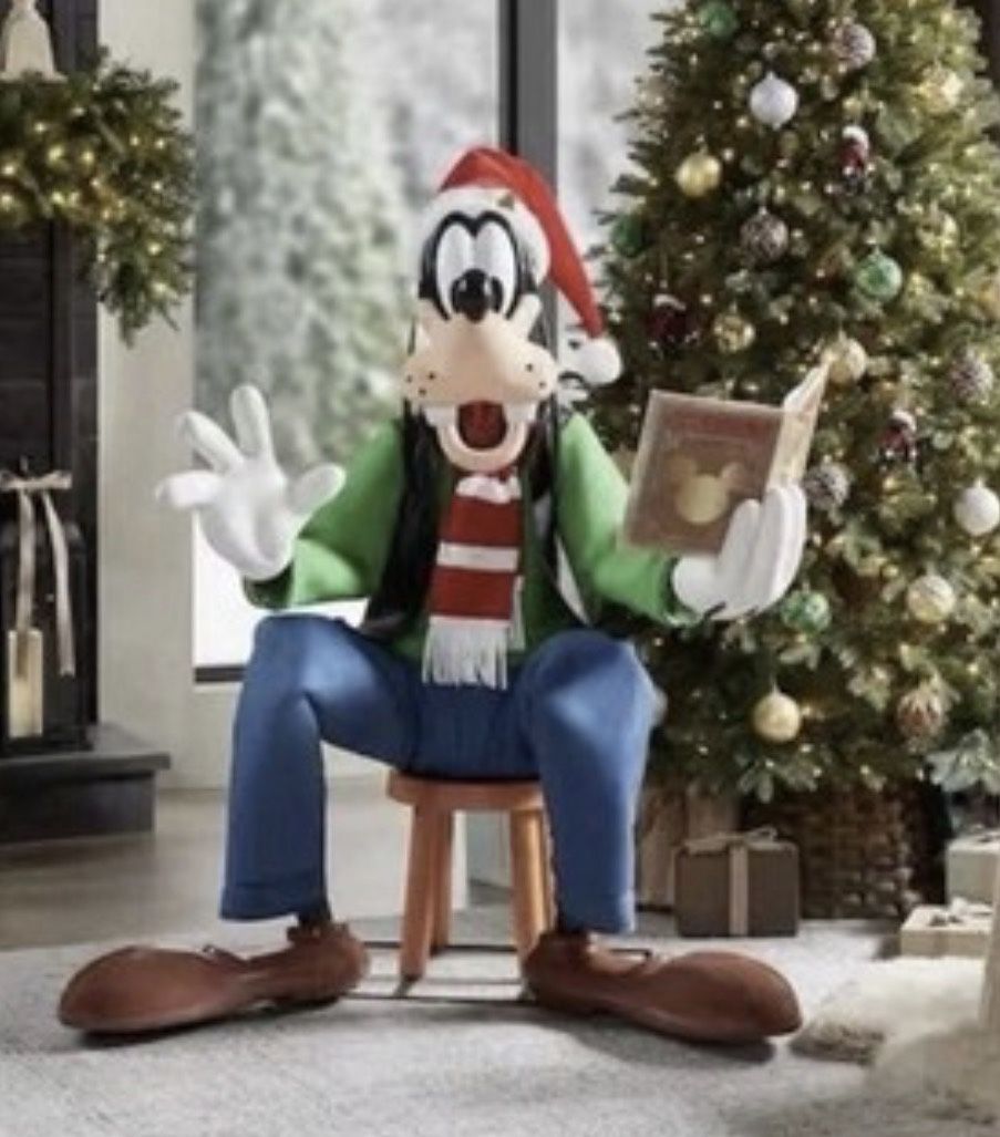 Disney Christmas Goofy Animatronic 
