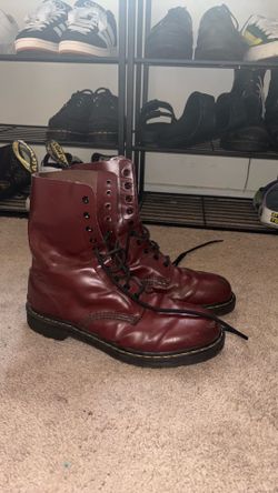 10  Eyelet  Deep Red Dr. Martens size: 11M