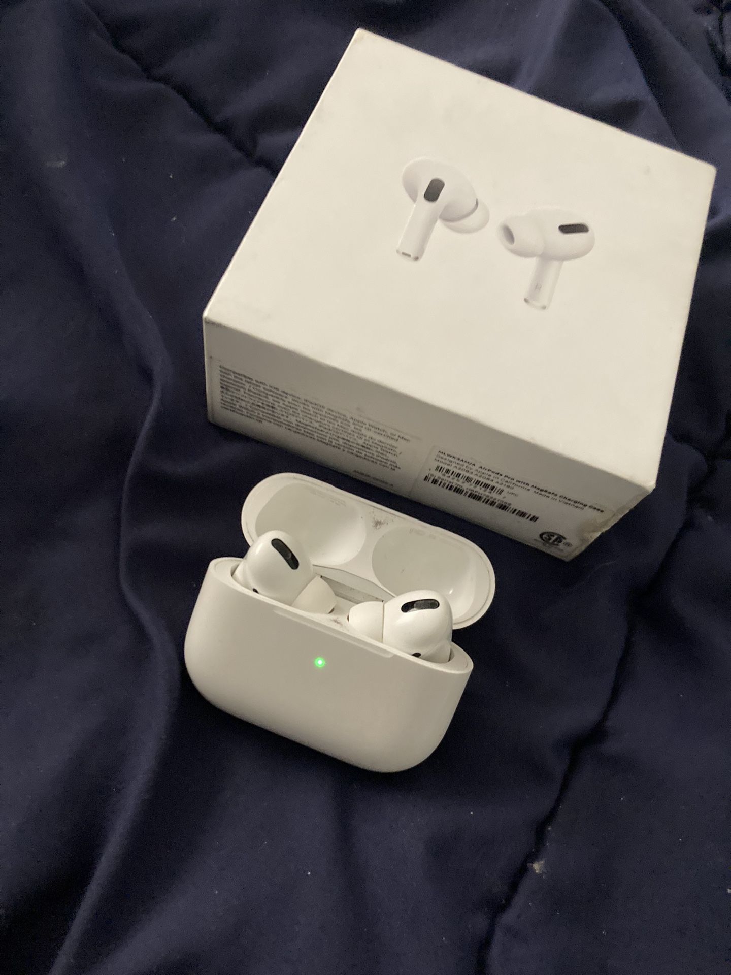 Apple AirPods Pro (Charger Included)