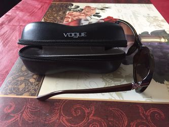 Vogue polarized sun glasses