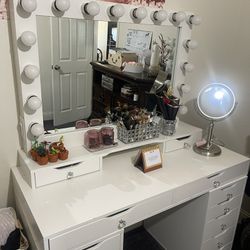 Makeup vanity