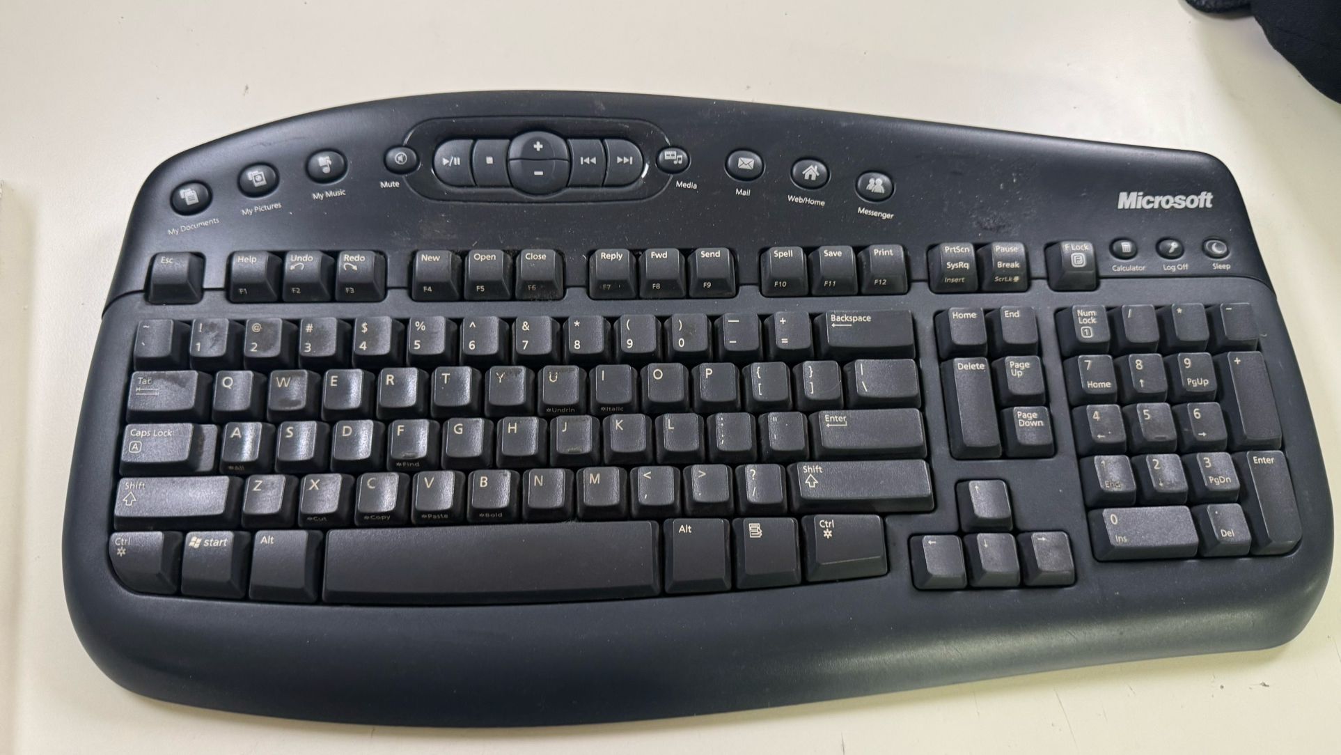 Microsoft Wireless Multimedia Keyboard 1.1 Works $10