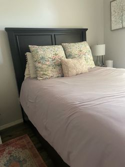 Reduced Price!!! Bedroom set Queen