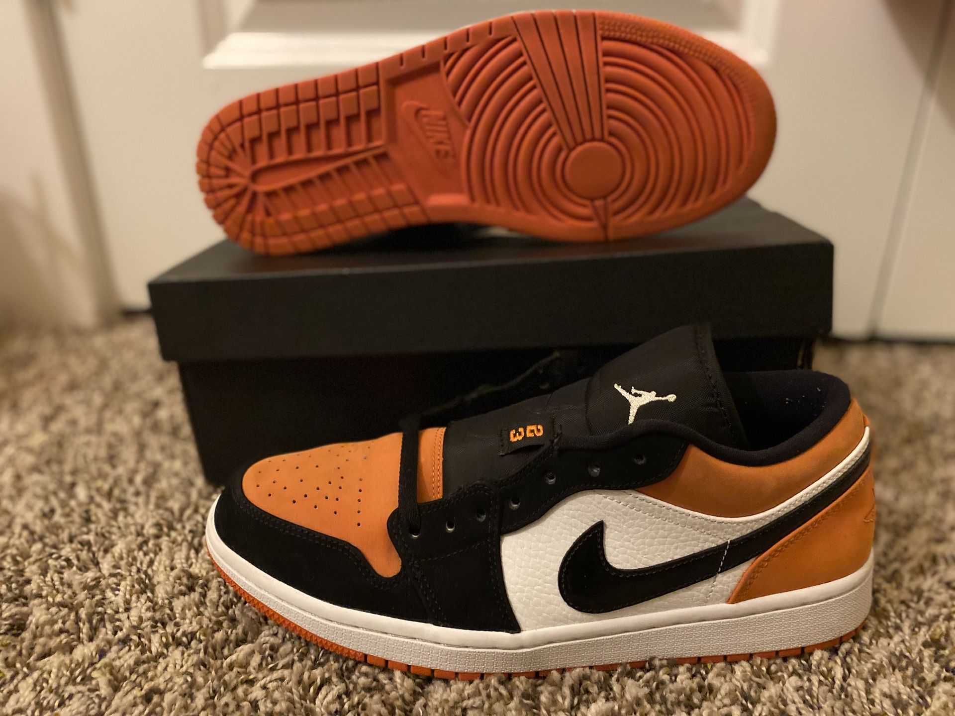 JORDAN 1 LOW SHATTERED BACKBOARD