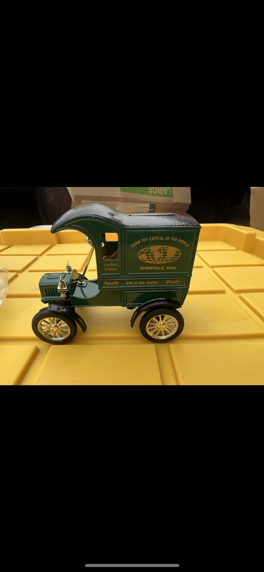 Ertl 1:25 "Farm Toy Capital of the World #1 LE" 1905 Ford Model T Van Bank. Number 0769 of 1,000.