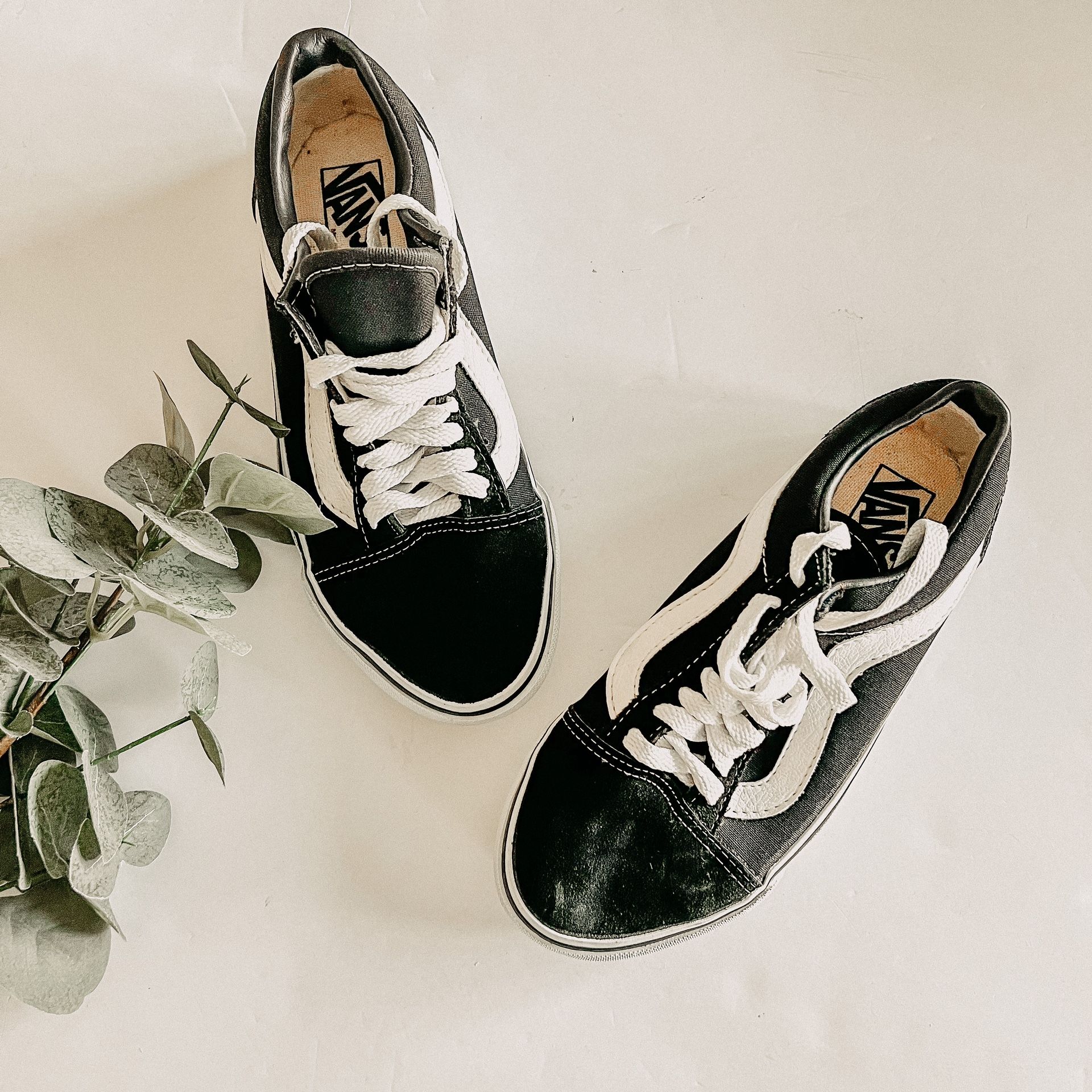 Vintage Early 90s Vans Black/White Old Skool. Size 5.5 Men, 7 Women.