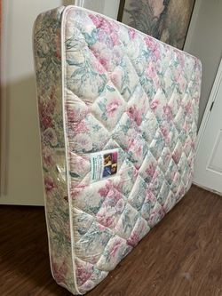 QUEEN SEALY MATTRESS
