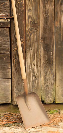 Flat shovel