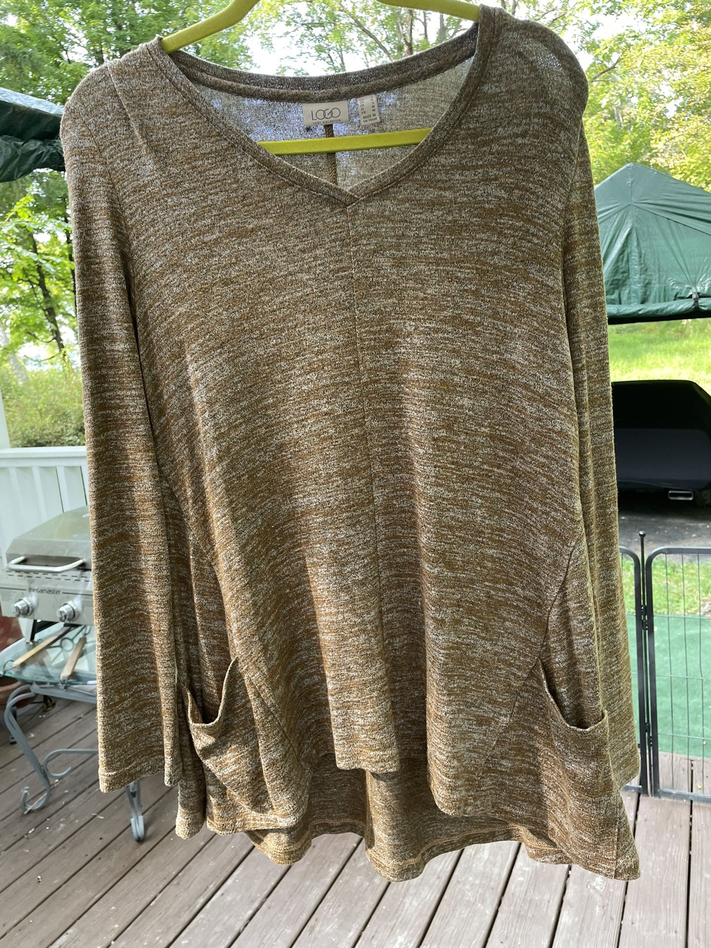 Logo By Lori Goldstein Pull Over Top With Pockets