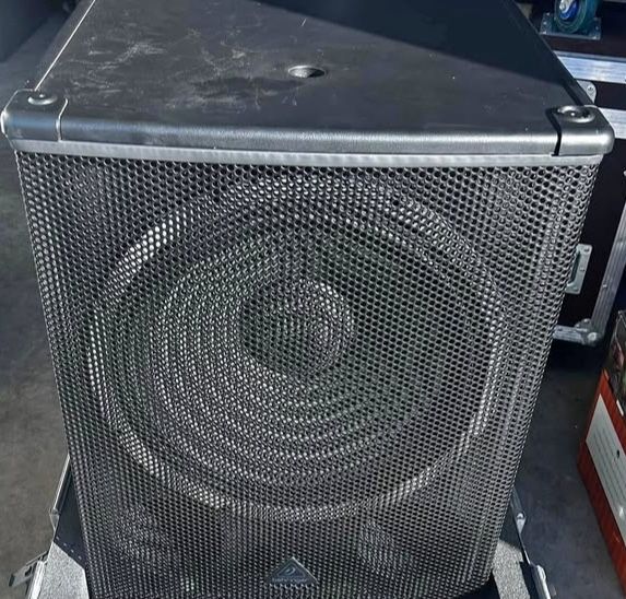 2 Subwoofers Behringer 18”
