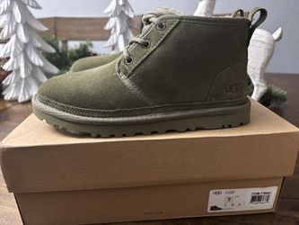 UGG Neumel Size 7