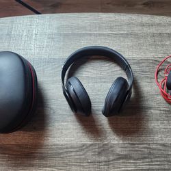 Beats Studio Wireless Headphones With Case & Charger