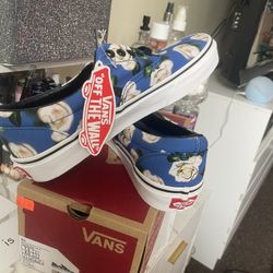 BRAND NEW VANS 