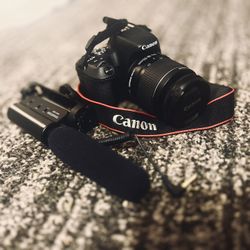 Canon Sl2 (kit Lense Included) (microphone Included) (strap Included)