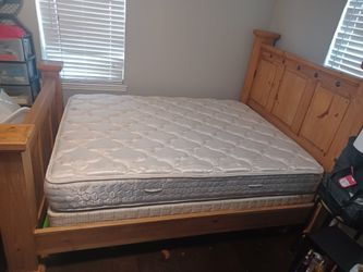 Queen Texas style bed with mattress/box spring