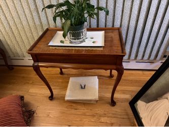 Stoneleigh Vintage Queen Anne Style Wood Accent Table & 2 End Table’s with Drawer