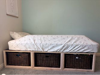 Pottery barn Stratton bed