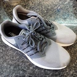 NIKE SHOES SIZE 11 MENS LIKE NEW GREY GREAT CONDITION COMFORTABLE
