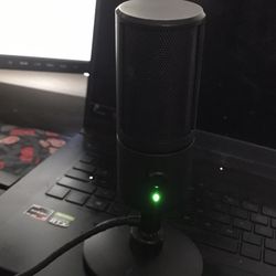 Mic Razer Seiren X 