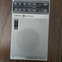 Vtg Gm Electric Radio