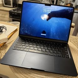 MacBook Air M2 (2022) – Midnight – 8GB/256GB – Excellent – AppleCare+ to Nov 2026 – Original Box