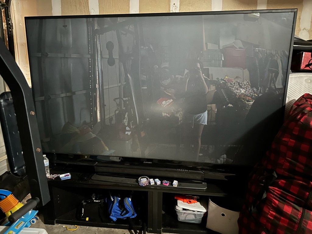 92 Inch Mistubishi Tv