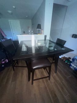 Kitchen/dining room table