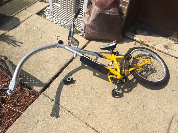 TREK Co pilot, bike trailer, trail a bike, like new, folds for storage