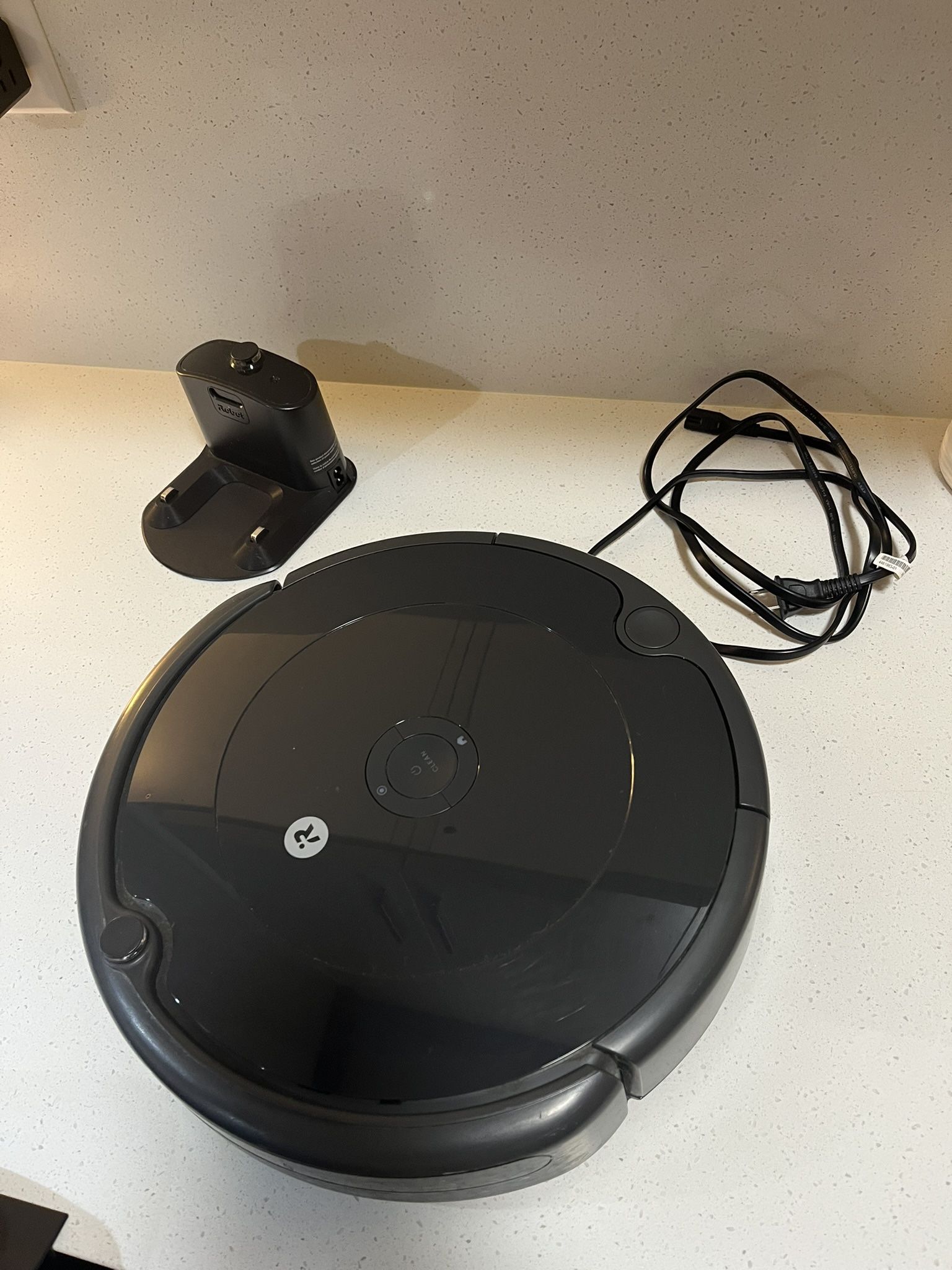 iRobot Roomba 692 - (With Free Accessory Replacement Pack)