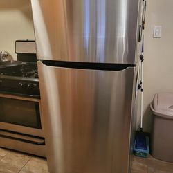 LG 24 cu. ft. Top Mount Freezer Refrigerator

