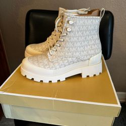 Michael Kors Ladies Boot New Size 8.5