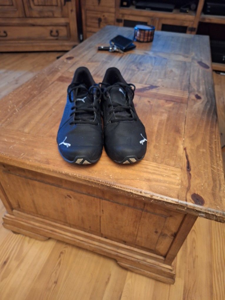 Puma Black tennis Shoes. Size 10. Hardly Worn. Like New
